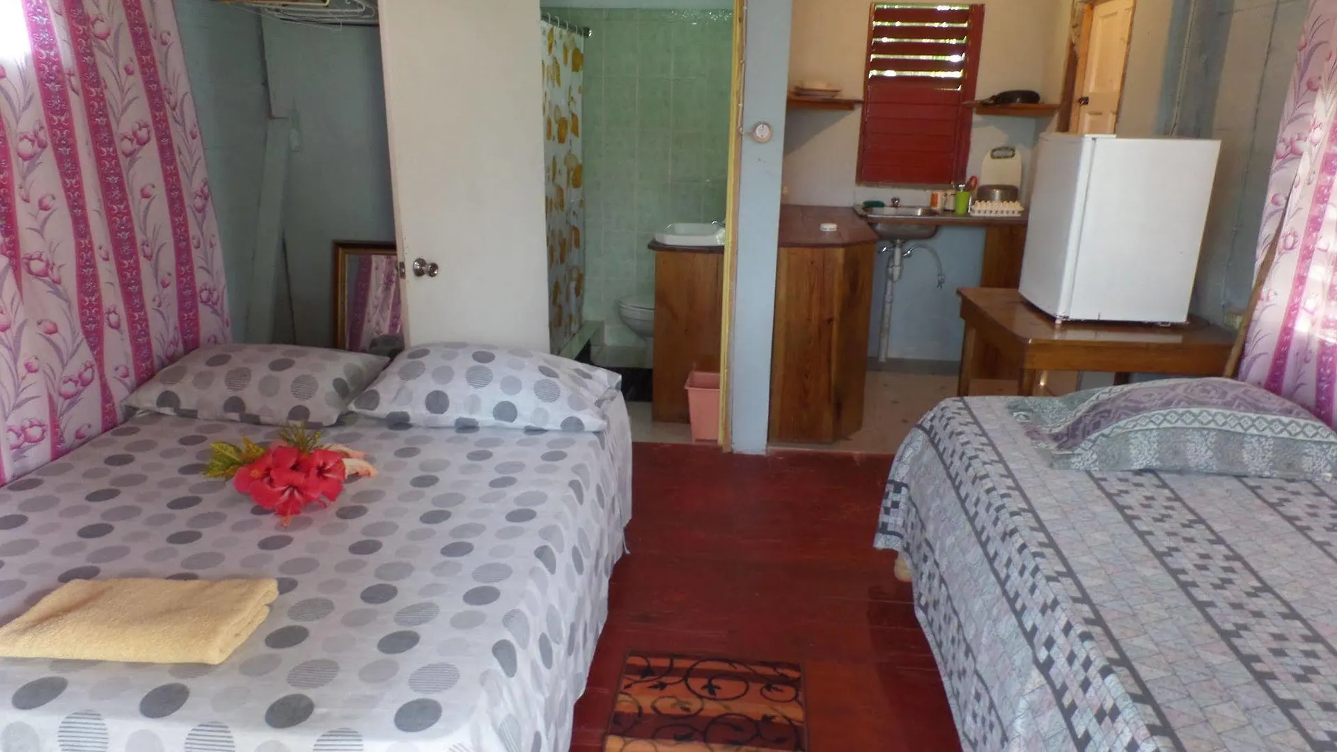 Hotel Beach Road Cottages At Jah Bs Negril